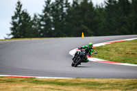 KAWI_GREENSUIT