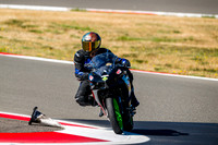KAWI_BLACK_TRACK