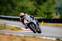 BMW_WHITE_SHOEI