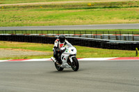KAWI_WHITE_TRACK