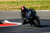KAWI_BLACK_TRACK
