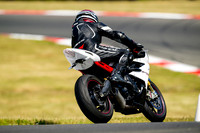 TRIUMPH_WHITE_STREET